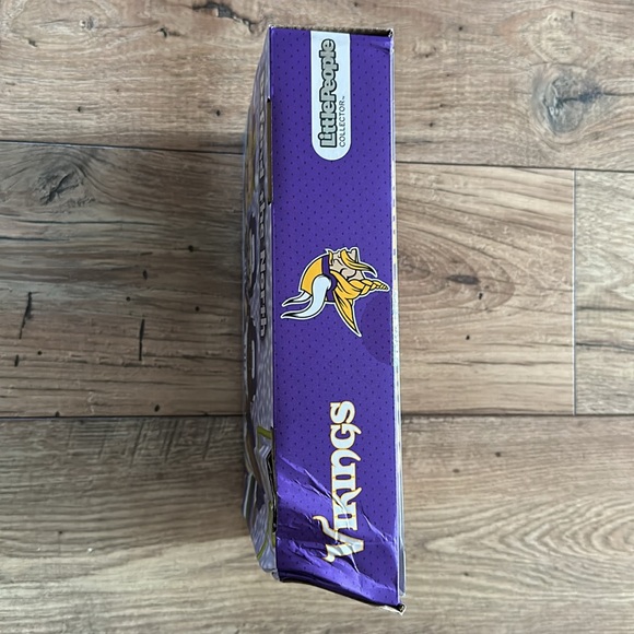 🆕 NWT Mattel Fisher Price Little People NFL Vikings set - Collectors Edition - Picture 9 of 9